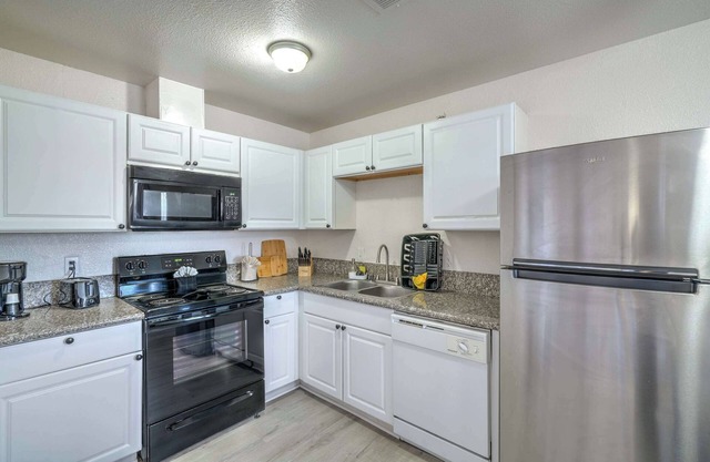 Your Vegas Home From Home! Sleeps 6!