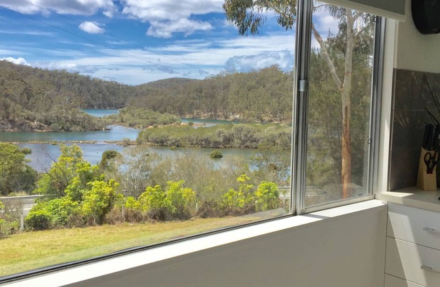 YOWAKA RIVER COTTAGE - Secluded property overlooking the magical Yowaka River