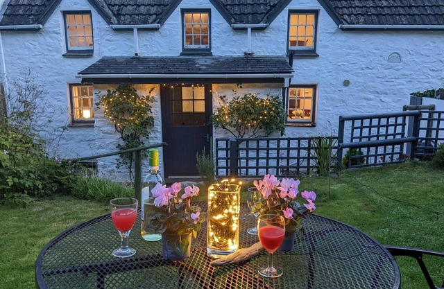 Yr Hal, Llangrannog - Two Bedroom Cottage, Sleeps 5