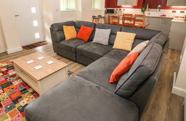 YR HEN BOST, pet friendly, country holiday cottage in Morfa Nefyn