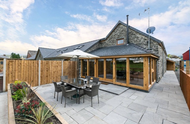 Ysgubor Llew Coch - Three Bedroom House, Sleeps 6