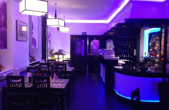 Yumi Hotel Sushi-Steaks & Friends