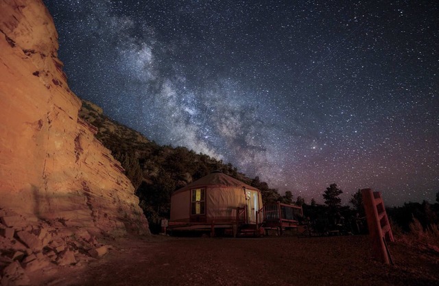 Yurt 8: King Suite, Private Bath, Stargazing Haven