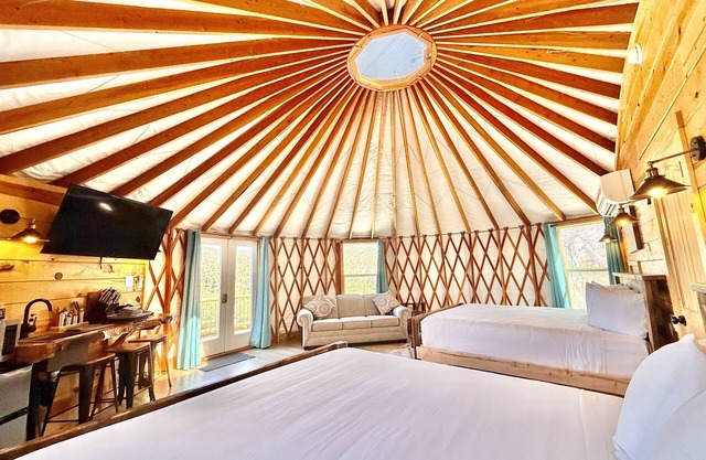 Yurt Overlook #3 w/AC, Private Bath Near Zion