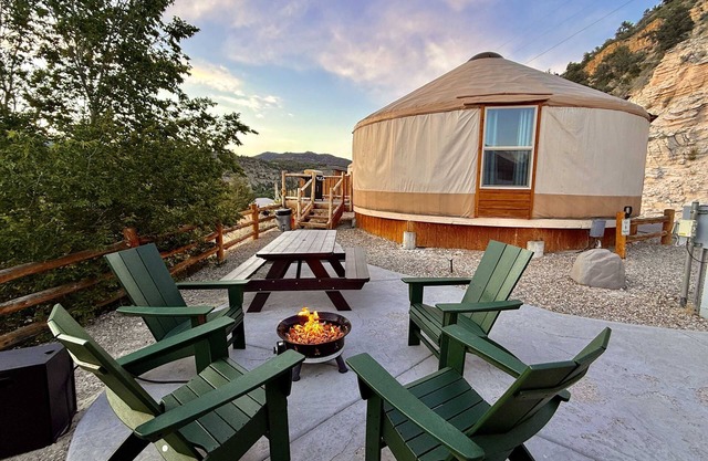 Yurt Overlook #6 w/stargazing near Zion & Bryce