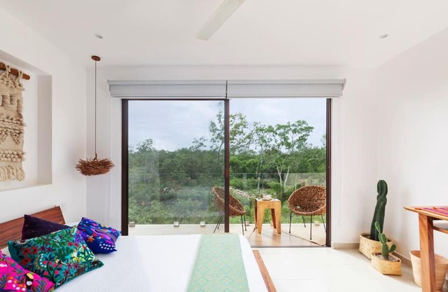 ZAAZIL, JUNGLE VIEW & GREAT POOL 100MB FIBER WIFI!