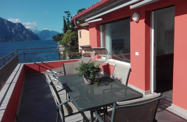 Zamarì Apartments directly by the lake