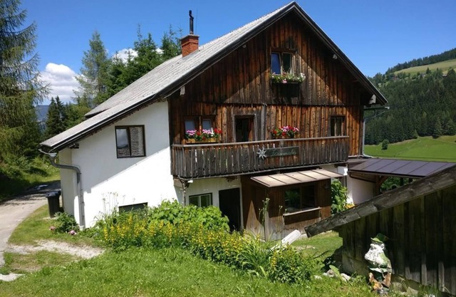 Zauneralm - Doppelzimmer mit Dusche u. fl. Wasser