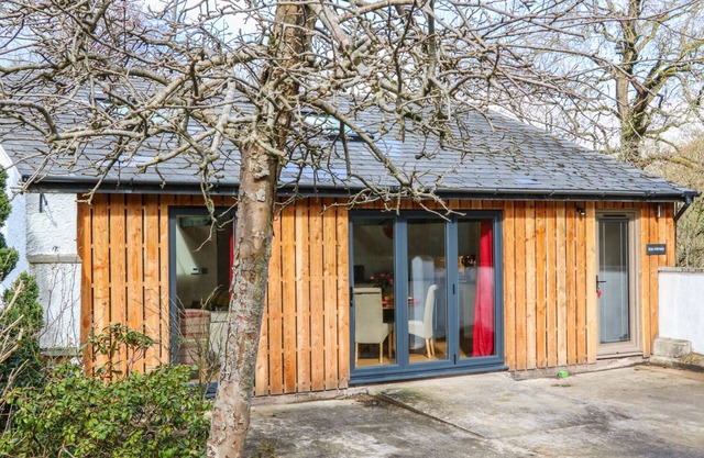 ZEAL COTTAGE, family friendly, with a garden in Crediton
