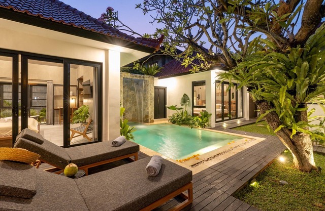 Zee Design ~ Lux Pool Villa & Spa ~ 3BDR Close to Beach