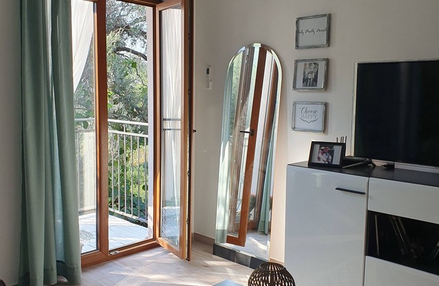 Zen Olive Referat, charming 2-bedroom apartment, swimming pool, free parking
