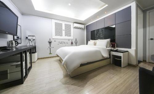 Zenith Hotel