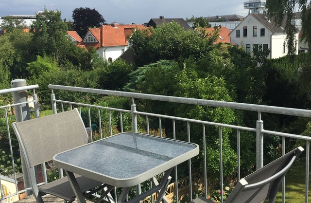 Zentrale Altbauwohnung 3 Schlafzimmer mit Balkon