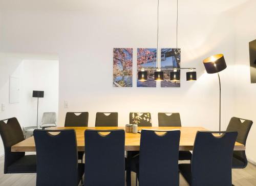Zentrale Wohnung max 10 Erwachsene für Freunde & Familie