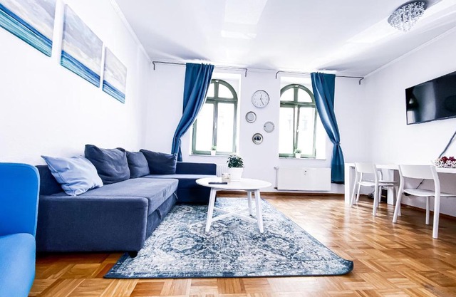 Zentraler Altbau am Clara-Zetkin-Park, RB-Arena um die Ecke, Netflix inklusive