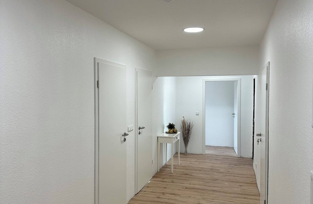 Zentrales Neues, Modernes Apartment. Schneller Zugang Mittels Code-schloss