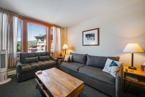 Zephyr Mountain Ski-In Ski-Out Condo