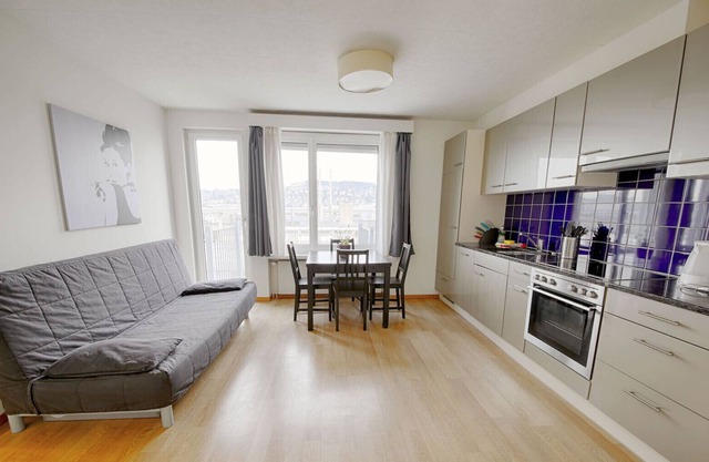 ZH Ivory - Letzigrund HITrental Apartment