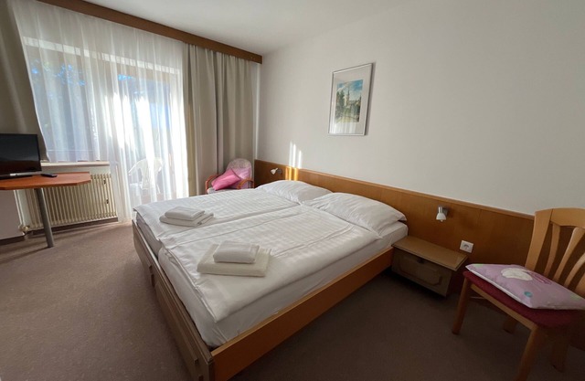Zimmer 04/2bett mit Balkon - Pension Alpina
