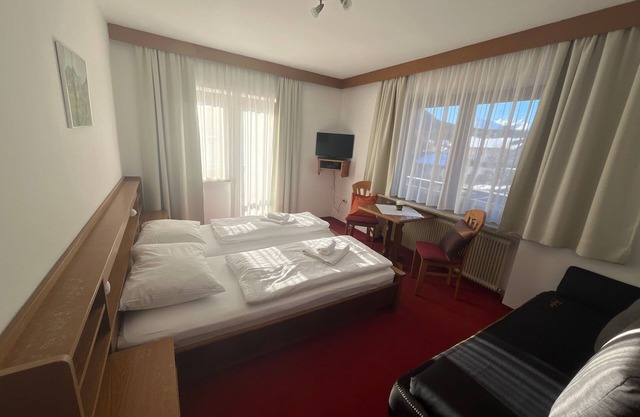 Zimmer 15/3bett mit Balkon - Pension Alpina