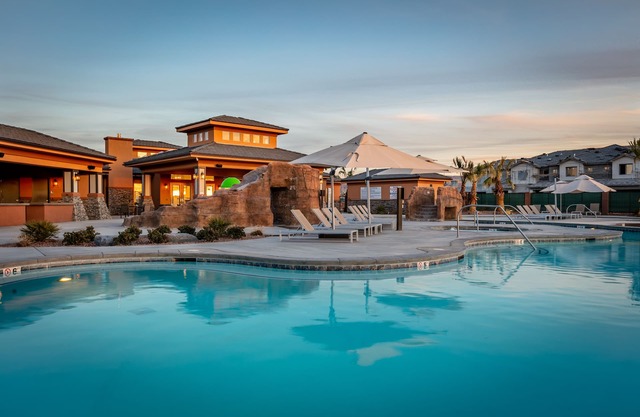 Zion Village Retreat *POOL is OPEN *PORCH VIEWS, SLEEPS 11