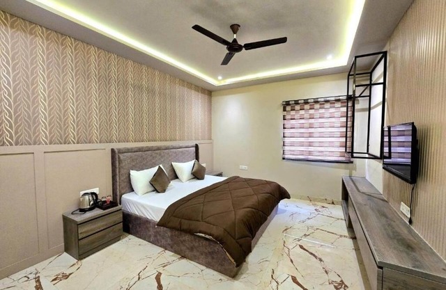 Zipcode Stay : Deluxe King Roomn