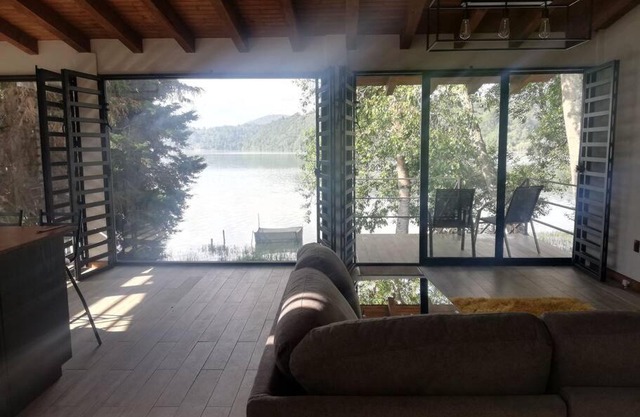 Zirahuen, cabaña moderna junto al lago