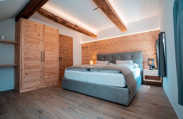 Zirm Apartment - with open air jacuzzi & infrared sauna!