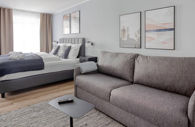 Zwickau Hauptmarkt | Suite XL + Sofa Bed