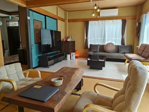 Hedamura House | 美しい夕日を眺めテラスでバーベキュー 徒歩で海と温泉へ 温泉券プレゼント 最大12名