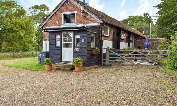 Bishop's Stortford Cottage | 1 bedroom accommodation in Elsenham, near Bishop’s Stortford