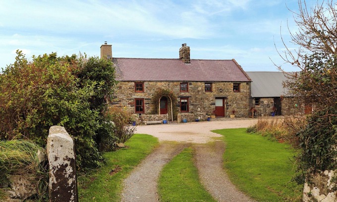 Garn Fadryn Cottage | 1 bedroom accommodation in Rhiw, near Aberdaron