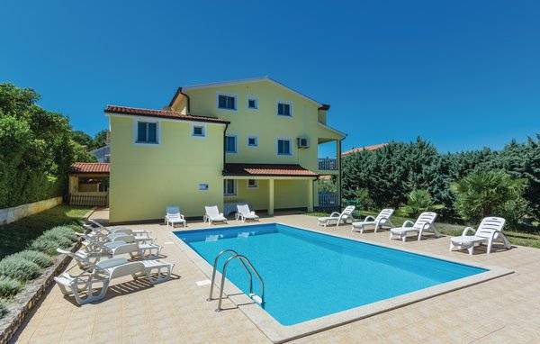 Mugeba Apartment | 1 bedroom accommodation in Porec