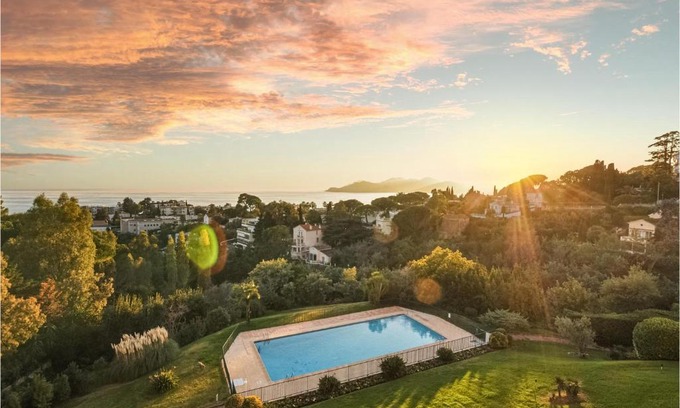 La Croix des Gardes Apartment | 1 Bedroom Gorgeous Apartment In Cannes