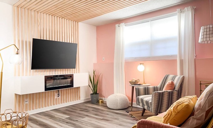 Oread Apartment | [1] Chic & Cozy KU Retreat!