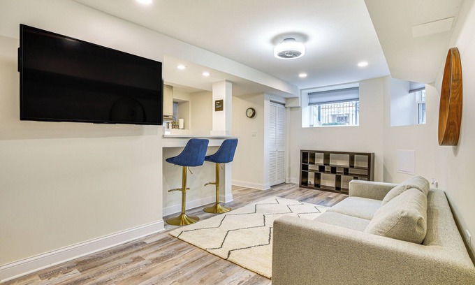 Grand Boulevard Apartment | 1 Mi to University of Chicago: Urban Escape!