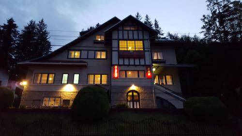 Sinaia Bed & Breakfast | 100 m² Bed and breakfast ∙ 12 bedrooms ∙ 25 guests