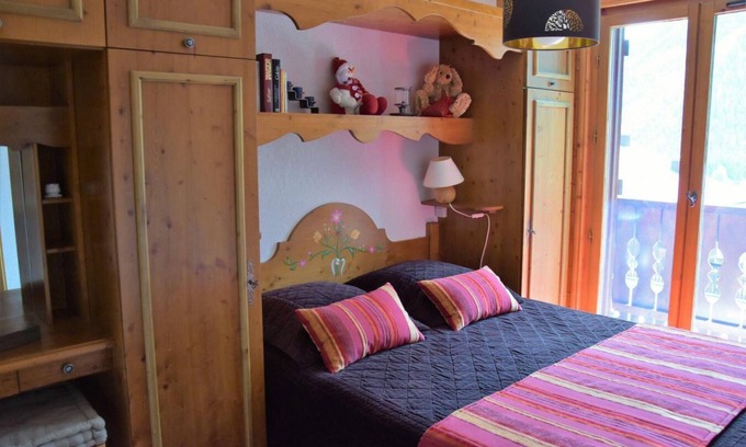 Pralognan-la-Vanoise Apartment | 100m from ski slopes, 2nd floor, balcony, tv, ski locker, 40m², Pralognan-la-Vanoise