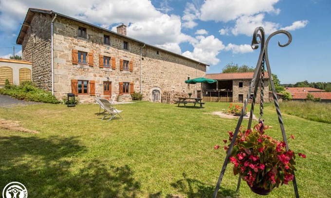Saint-Antheme House | 110 m² Gîte ∙ 3 bedrooms ∙ 6 guests