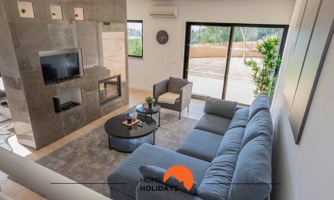 Cerro de Aguia Ski Chalet | #111 Patroves Ocean View by Home Holidays