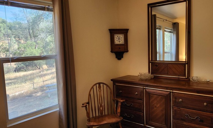 Mariposa House | 12 acre Horse Property on private creek near to Yosemite National Park