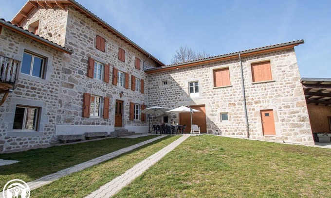 Saint-Romain House | 120 m² Gîte ∙ 4 bedrooms ∙ 8 guests