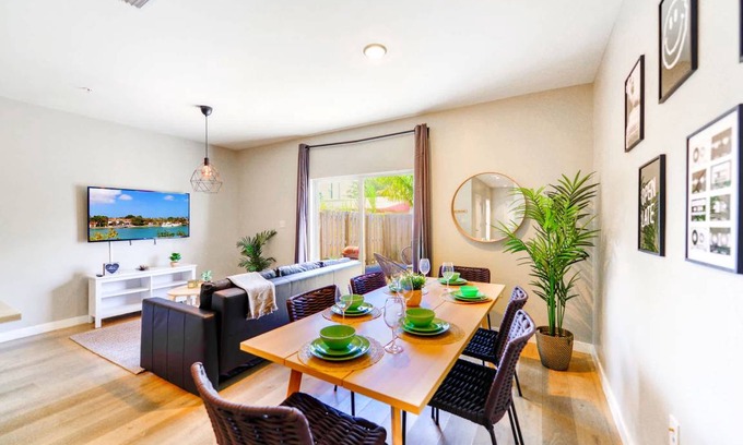 Golden Glades House | 128 m² House ∙ 3 bedrooms ∙ 8 guests