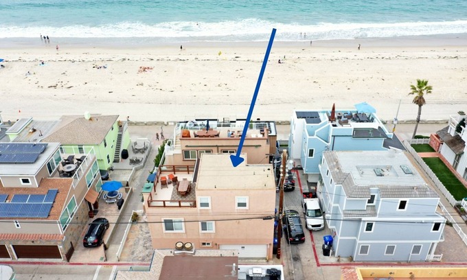 Mission Beach House | >130 FIVE STAR REVIEWS FOR A REASON. 1700sf 3br/3ba, A/C, 20 yds to Ocean.