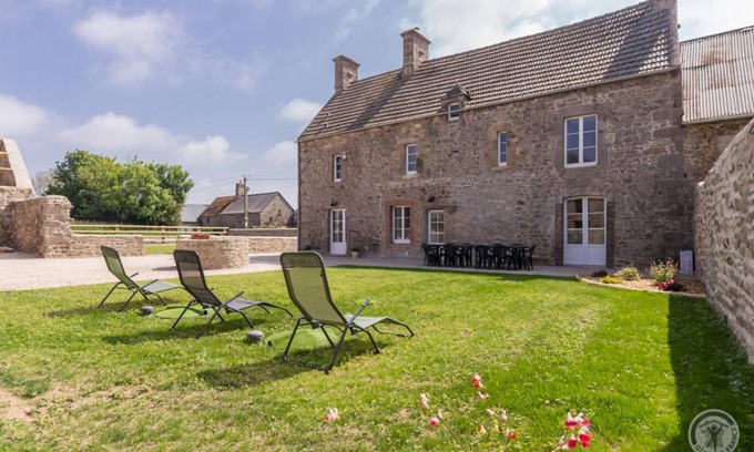 Anneville-en-Saire House | 130 m² Gîte ∙ 4 bedrooms ∙ 10 guests