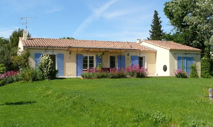 Saint-Martin-de-Crau House | 140 m² House ∙ 4 bedrooms ∙ 10 guests