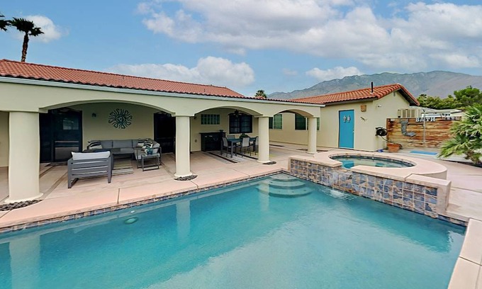 Racquet Club South House | 1730 ft² House