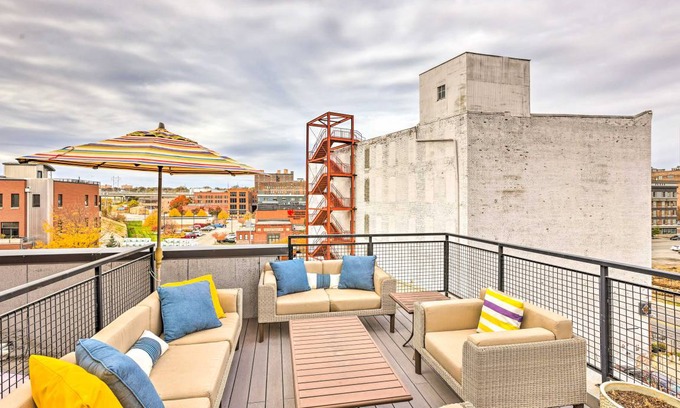 Southeast Omaha Apartment | 176 m² Apartment ∙ 2 bedrooms ∙ 6 guests
