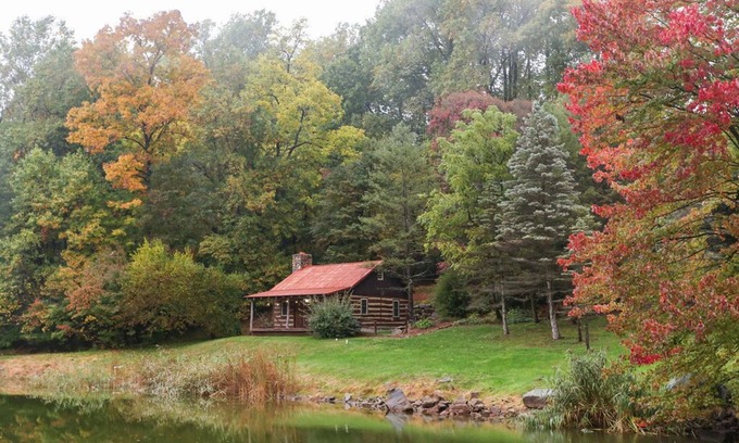 Narvon Cabin | 1800's Restored Log Cabin in Woods - 15 Min. Off Pa Turnpike