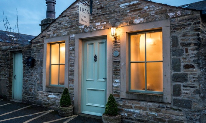 Skipton Cottage | 1855 Wash house conversion to inner city Cottage studio